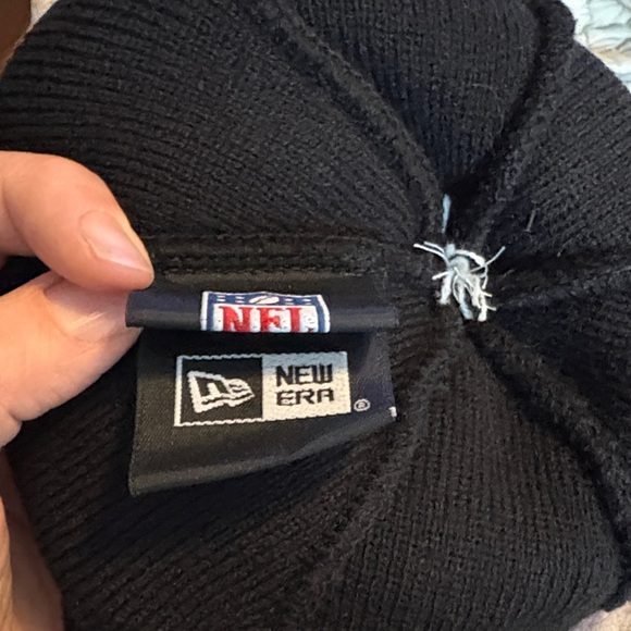 Black LA Rams Pom-Pom Beanie

Only worn to one game! - Picture 3 of 3